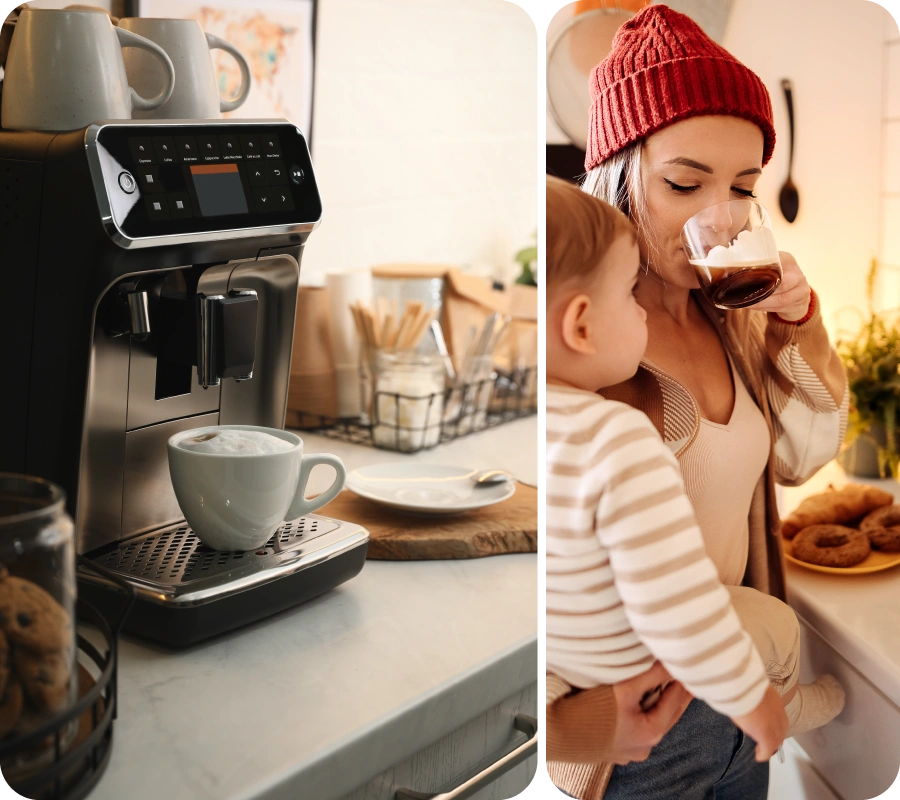 Kreisajā pusē kafijas automāts, balta krūze ar kafiju un piena putām, fonā virtuves piederumi un baltas krūzes uz kafijas automāta; labajā pusē sieviete ar sarkanu cepuri tur bērnu vienā rokā un dzer kafiju virtuvē, fonā uz letes šķīvis ar virtuļiem.