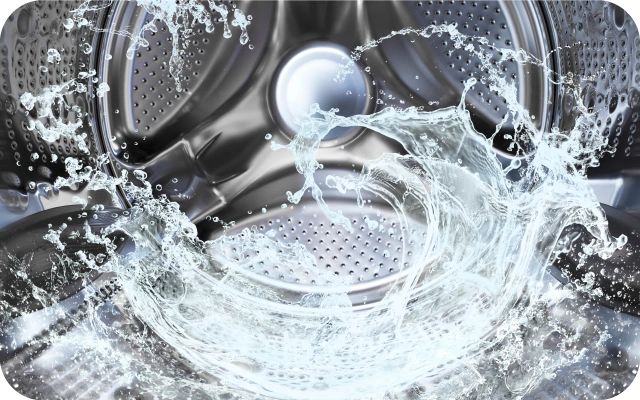 Tuvplāns ar veļas mašīnas metāla tvertni, kuras iekšpusē ir kustīgi ūdens šļaksti.