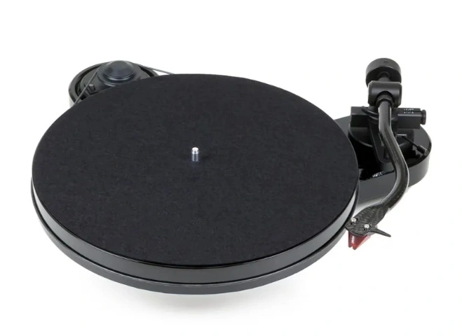 Pro-Ject RPM 1 Carbon (bez kārtridža) - Piano black
