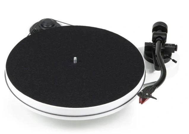 Pro-Ject RPM 1 Carbon (bez kārtridža) - White