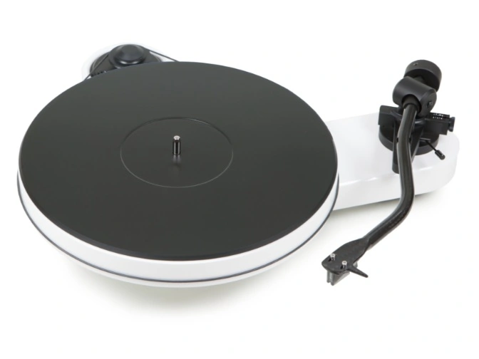 Pro-Ject RPM 3 Carbon (bez kārtridža) - White