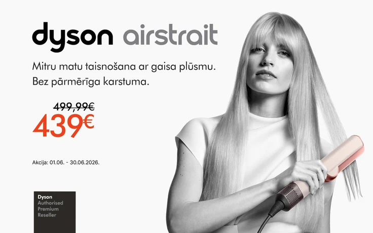 Dyson Airstrait matu taisnošanas ierīces reklāma; labajā pusē sieviete ar gariem, taisniem matiem, kas tur Dyson Airstrait rozā tonī; kreisajā pusē teksts "Dyson Airstrait. Mitru matu taisnošana ar gaisa plūsmu. Bez pārmērīga karstuma.", akcijas cena 439