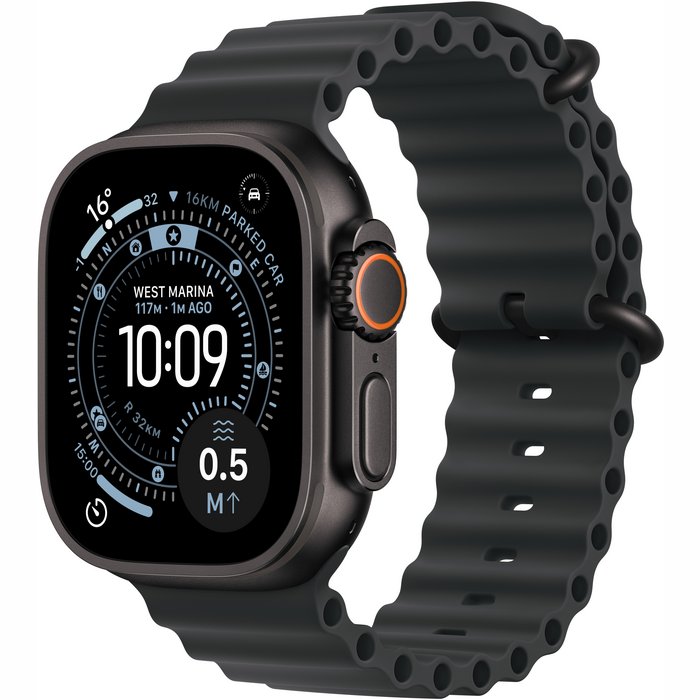Apple Watch Ultra 3 GPS viedpulkstenis ar tumšu titāna krāsas korpusu, oranži akcentētu Digital Crown pogu un melnu perforētu sporta siksniņu; displejā uz navigāciju un aktivitātēm orientēta ciparnīca, augstuma, attāluma un atrašanās vietas indikatori.