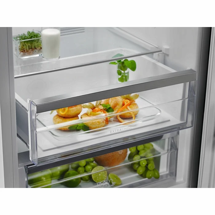 Ledusskapis Electrolux LNT7ME34K1 [Mazlietots]