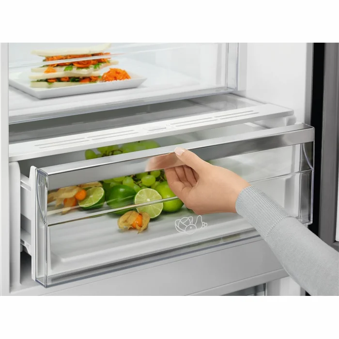 Ledusskapis Electrolux LNT7ME34K1 [Mazlietots]