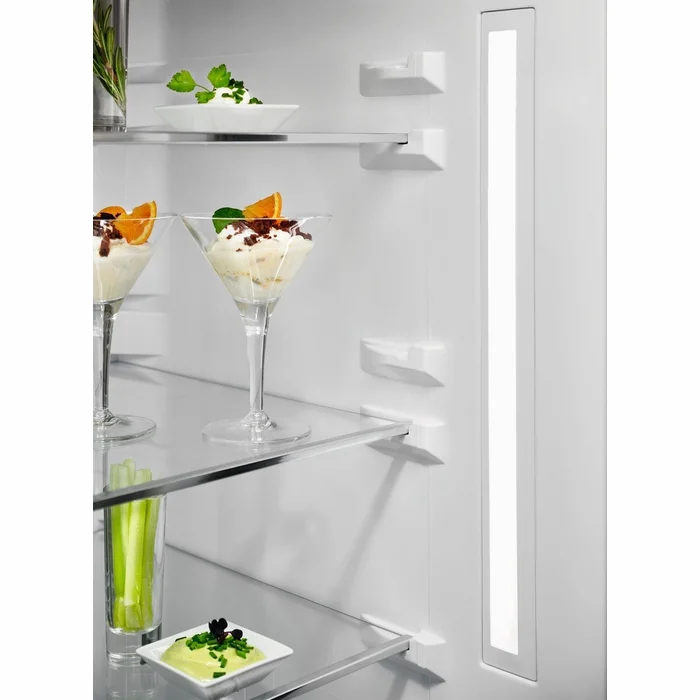 Ledusskapis Electrolux LNT7ME34K1 [Mazlietots]