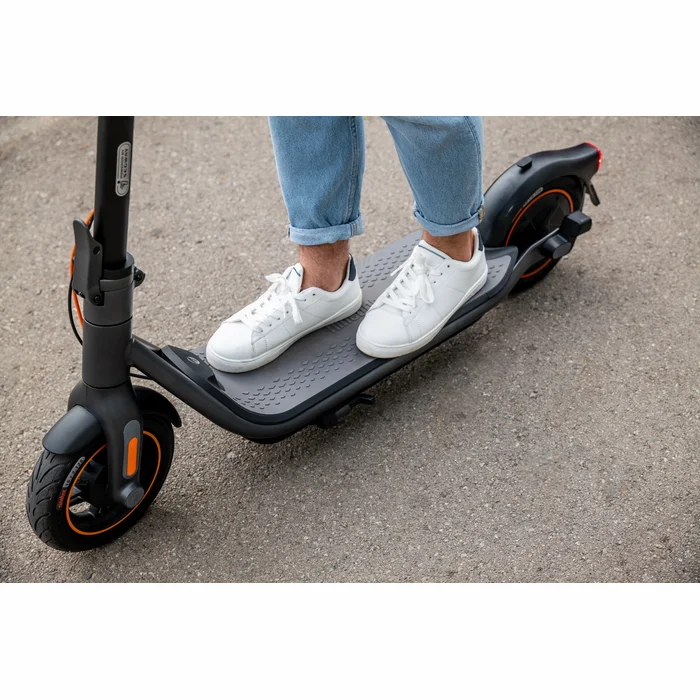 Elektriskais skrejritenis Segway Ninebot KickScooter F40I