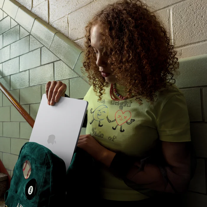 Apple MacBook Air (2026) 15” M5 chip with 10-core CPU and 10-core GPU 16GB 512GB SSD - Sky Blue INT