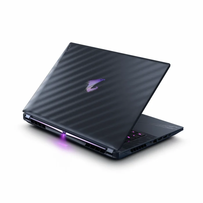 Gigabyte Aorus Master BXHC4EEE64SP 16"