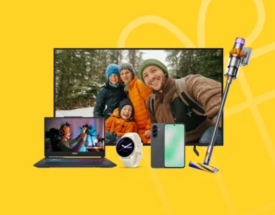 Vairāku preču apkopjums - Lenovo portatīvais dators, Samsung mobilais telefons, Garmin viedpulkstenis, Sony PlayStation 5 ar baltu kontrolieti, Dyson Airwrap matu veidtotājs un liels televizors kura ekrāna ir attēls ar smaidīgu 4 cilvēku ģimeni.